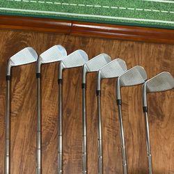 Titleist T100s X-Stiff 