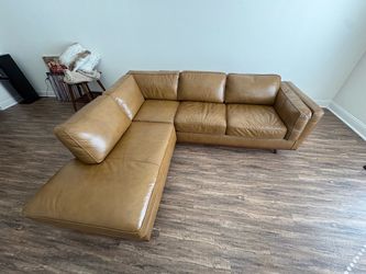 Rooms To Go Duluth Top-Grain Leather Sectional w/ Chaise – Caramel – $1,500 OBO