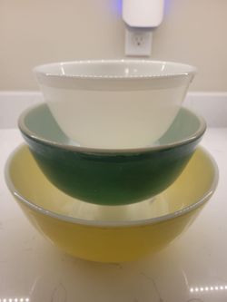 Vintage NESTING PYREX BOWLS