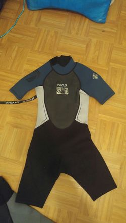 Kids wet suits size 8 + 10