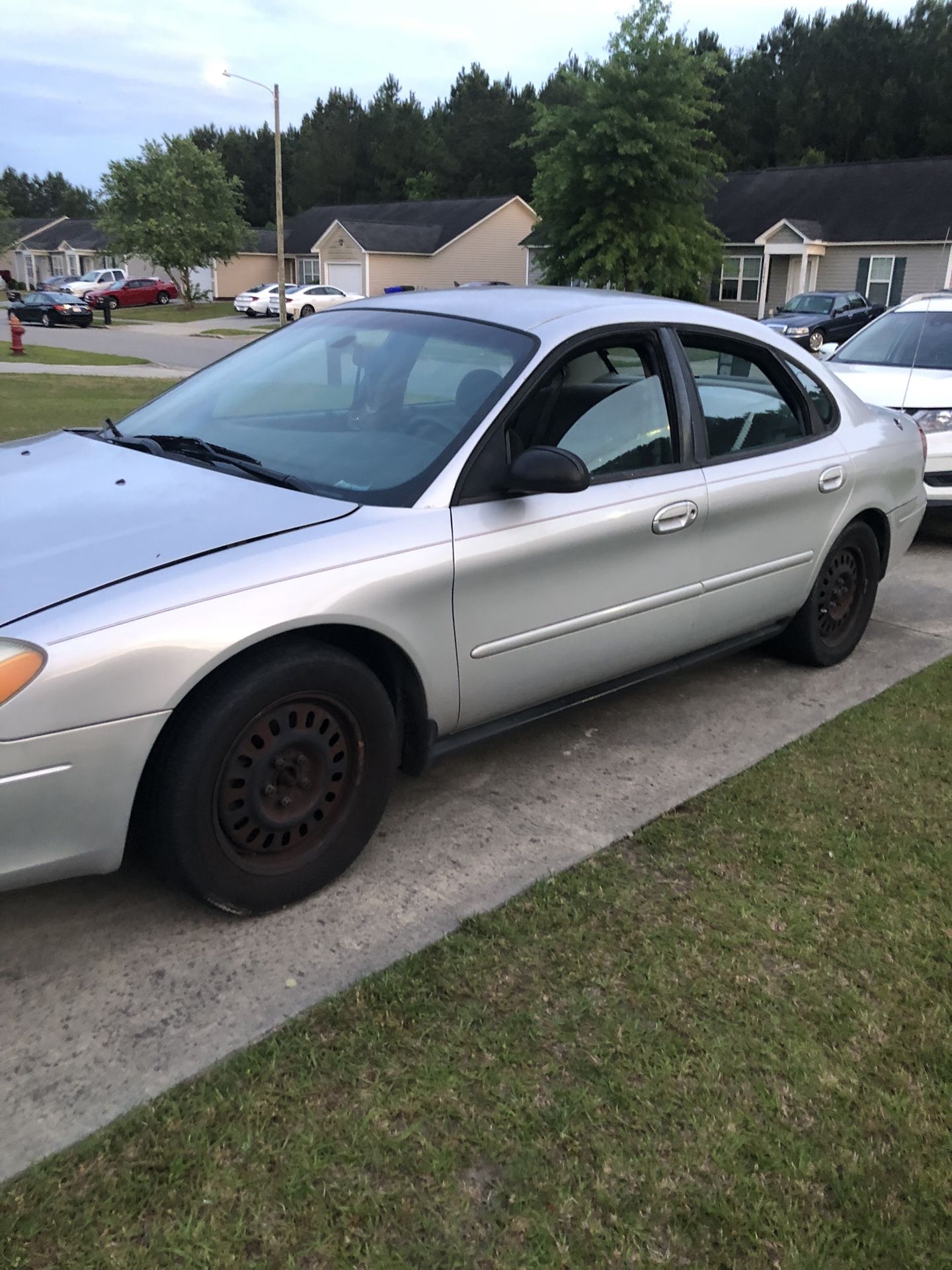 2003 Ford Taurus