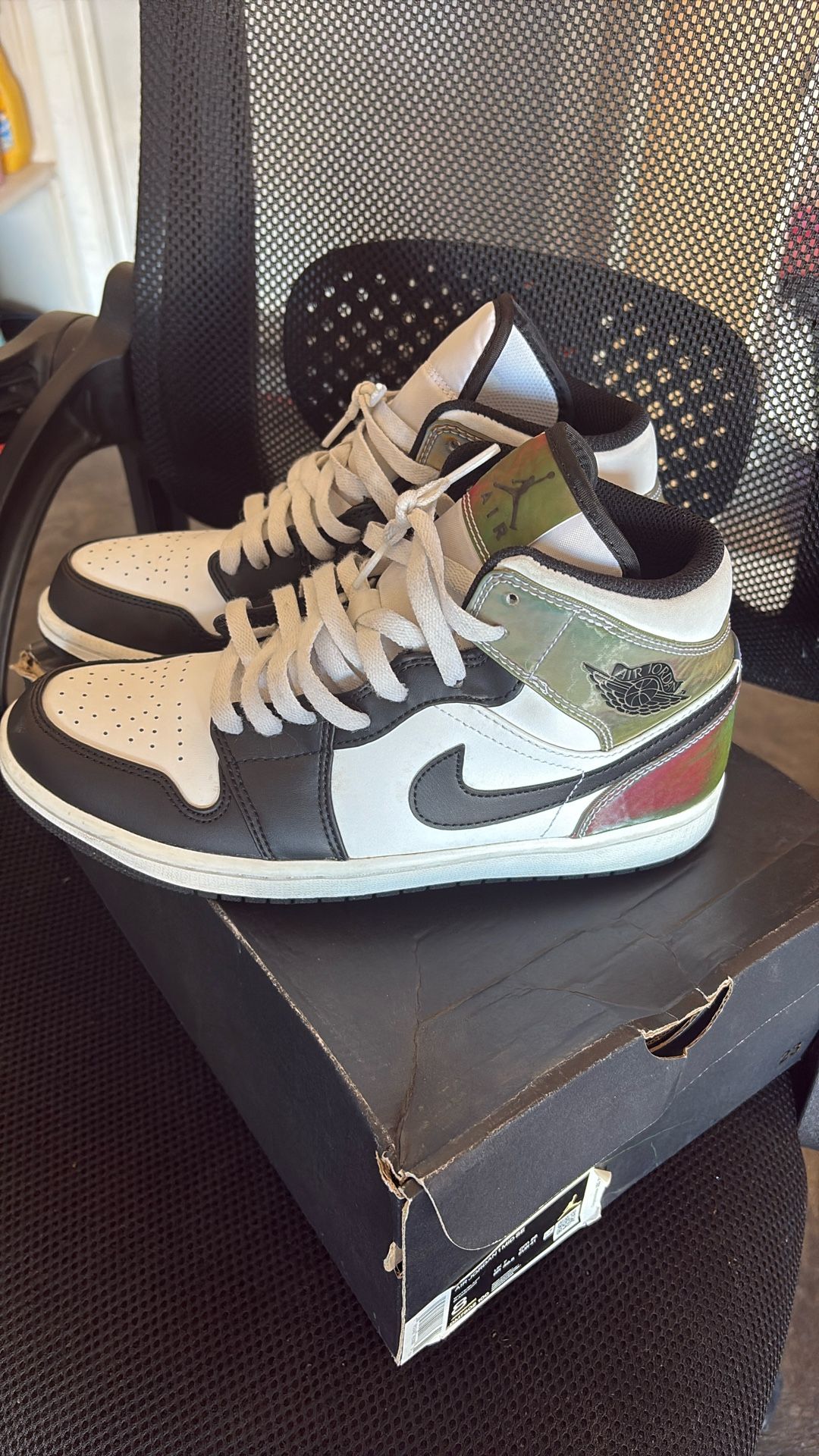 Air Jordan 1 MID Heat Reactive