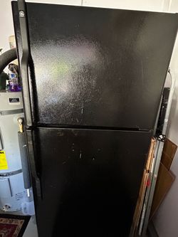 Free GE fridge for pick up.