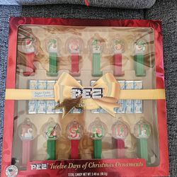 PEZ Holiday Dispenser Set