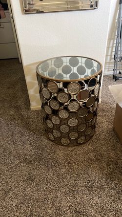 Accent table