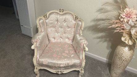 I’m selling my furniture