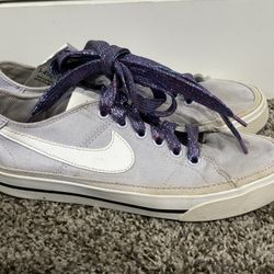 Nike Light Purple And White Sneakers Size 5.5