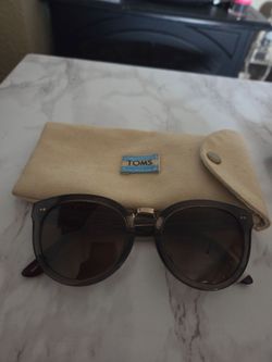 TOMS Round Sunglasses with Case