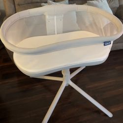 Halo bassinet baby crib