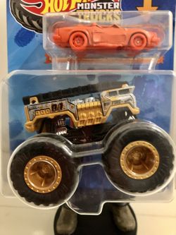 HOT WHEELS 2025 MONSTER TRUCKS - 5 ALARM GOLD TRIM INCLUDES CHRUSHABLE CAR !