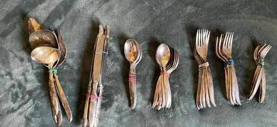 1847 Rogers Bros Flair Silverplate Flatware Set