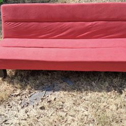 Red. Futtom Bed. 