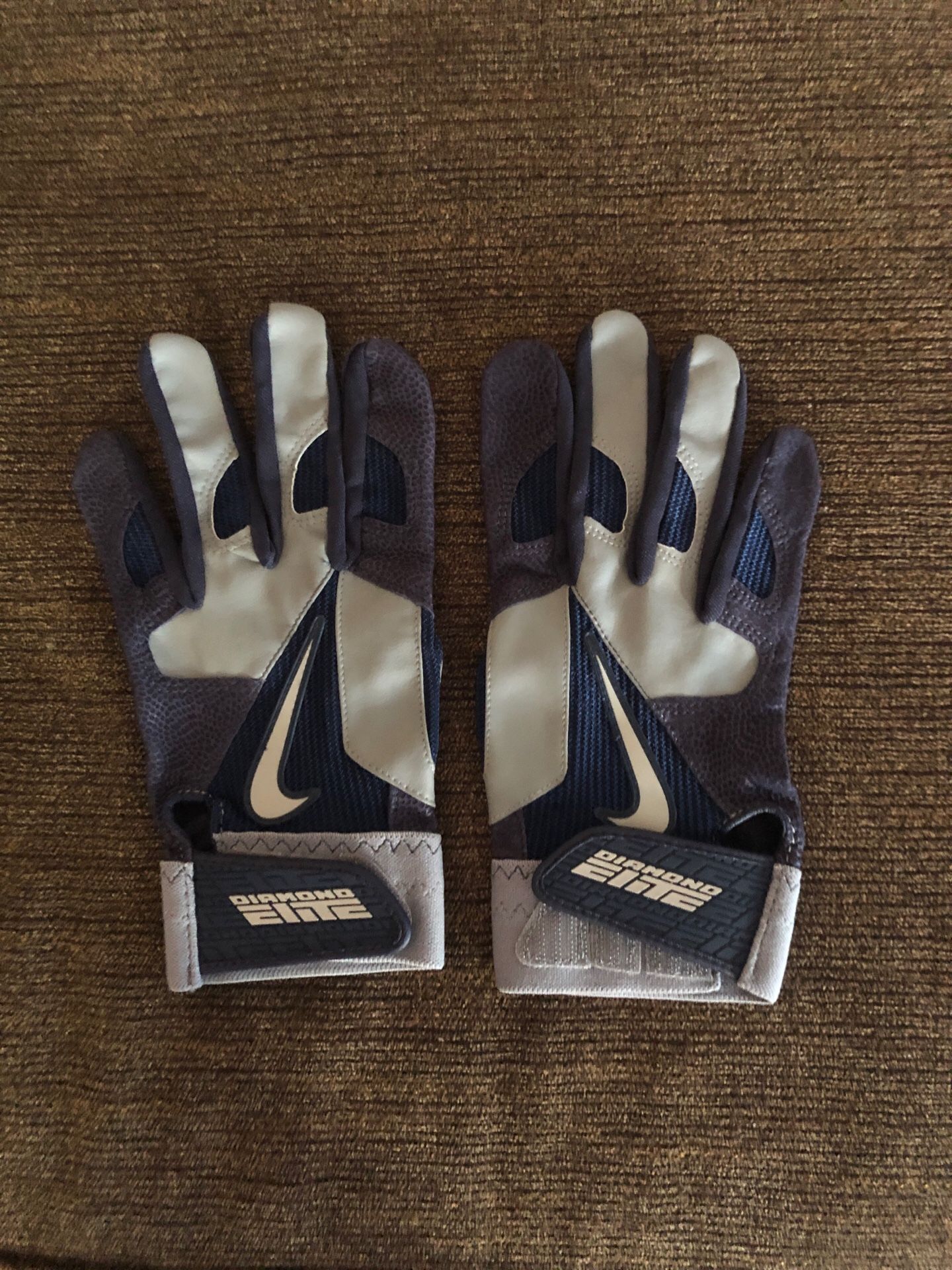 Baseball batting gloves