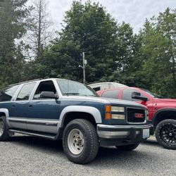 GMC Suburban 