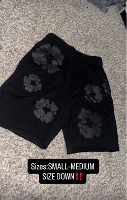 Denim tear shorts brand new sizes:Small-medium size down‼️