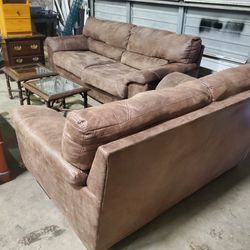 Sofa And Love Seat In GREAT Condition For Sale