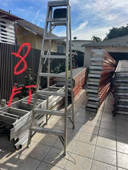 Escaleras, de ocho pies de aluminio, Heavy, Duty, 300 libras nuevas