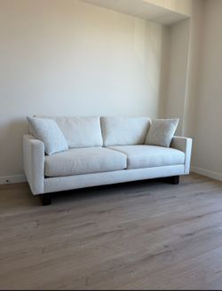 Modern Bouclé Cream Sofa – Like New – Barely Used