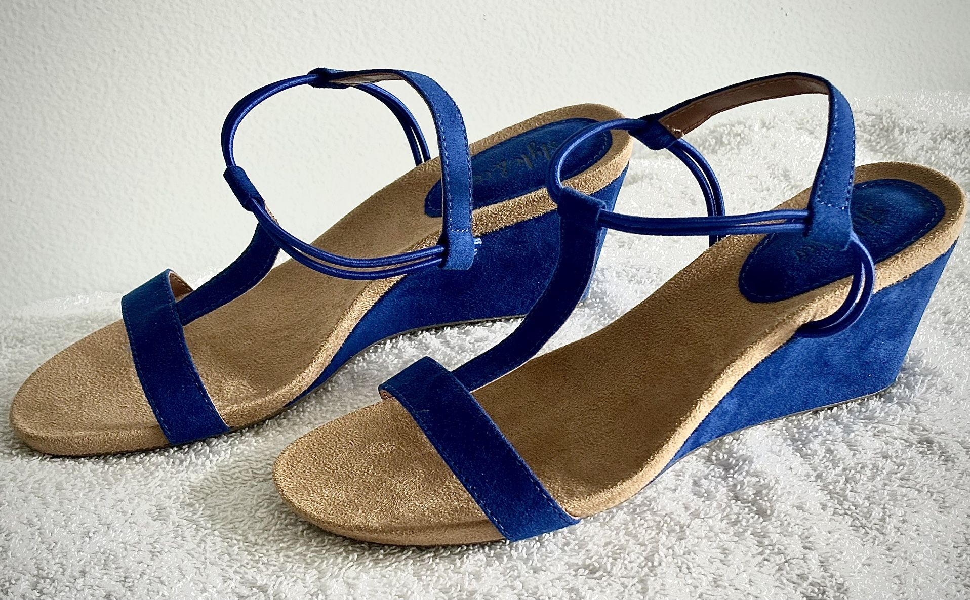 ‘BRAND-NEW-PAIR’ OF “STYLE & CO. - MULAN SANDALS”, (SIZE 5.5M)…