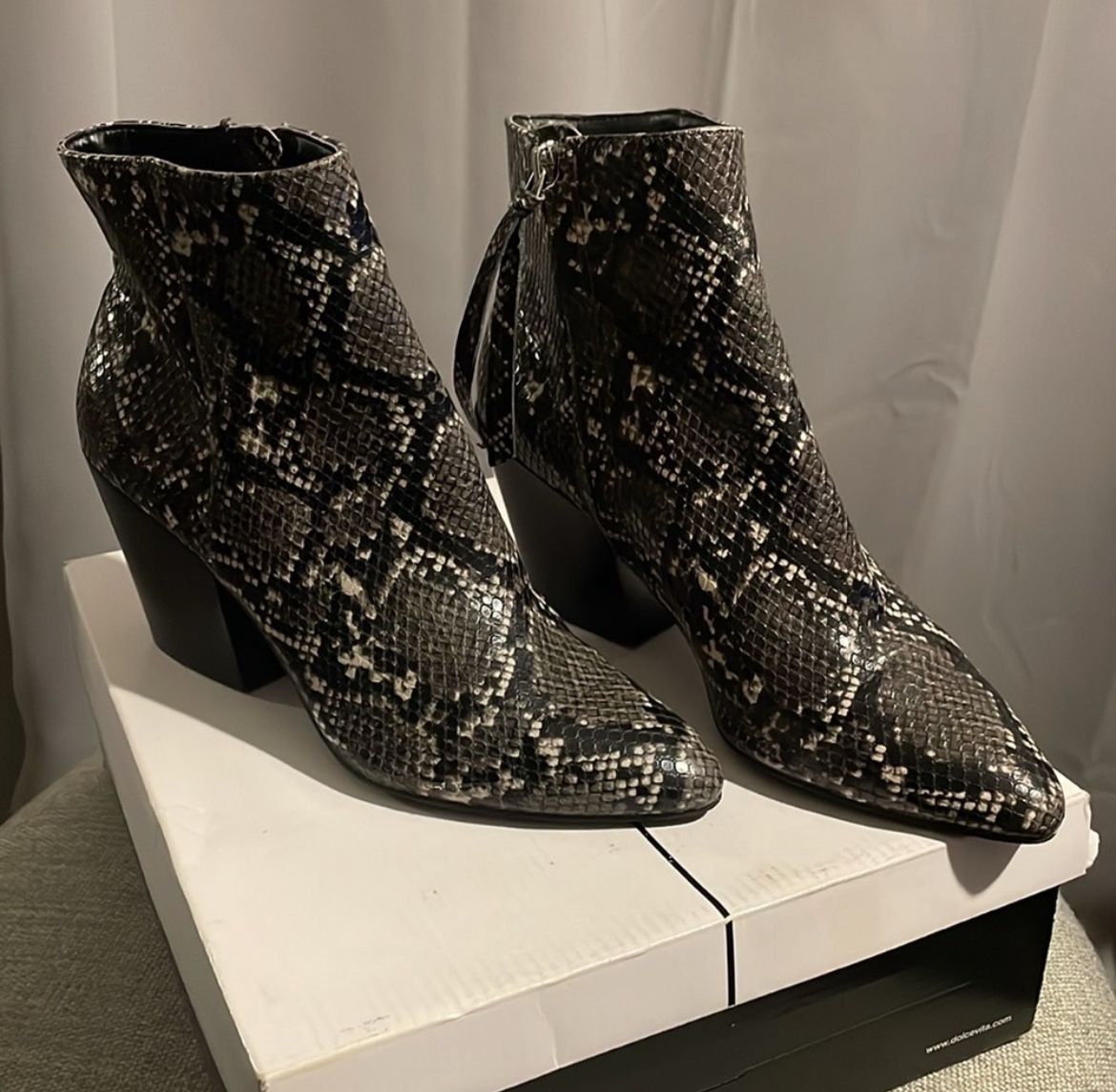 Beautiful Dolce Vita Ankles Boots