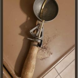 VINTAGE WOOD STEEL FARMHOUSE FARM KITCHEN TOOL TABLE DECOR ANTIQUE ICE CREAM ICECREAM SCOOP