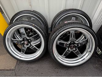 NEW 22 inch staggered WELD wheels 22x8.5 fronts and 22x10.5 rears. wrapped in Lexani tires