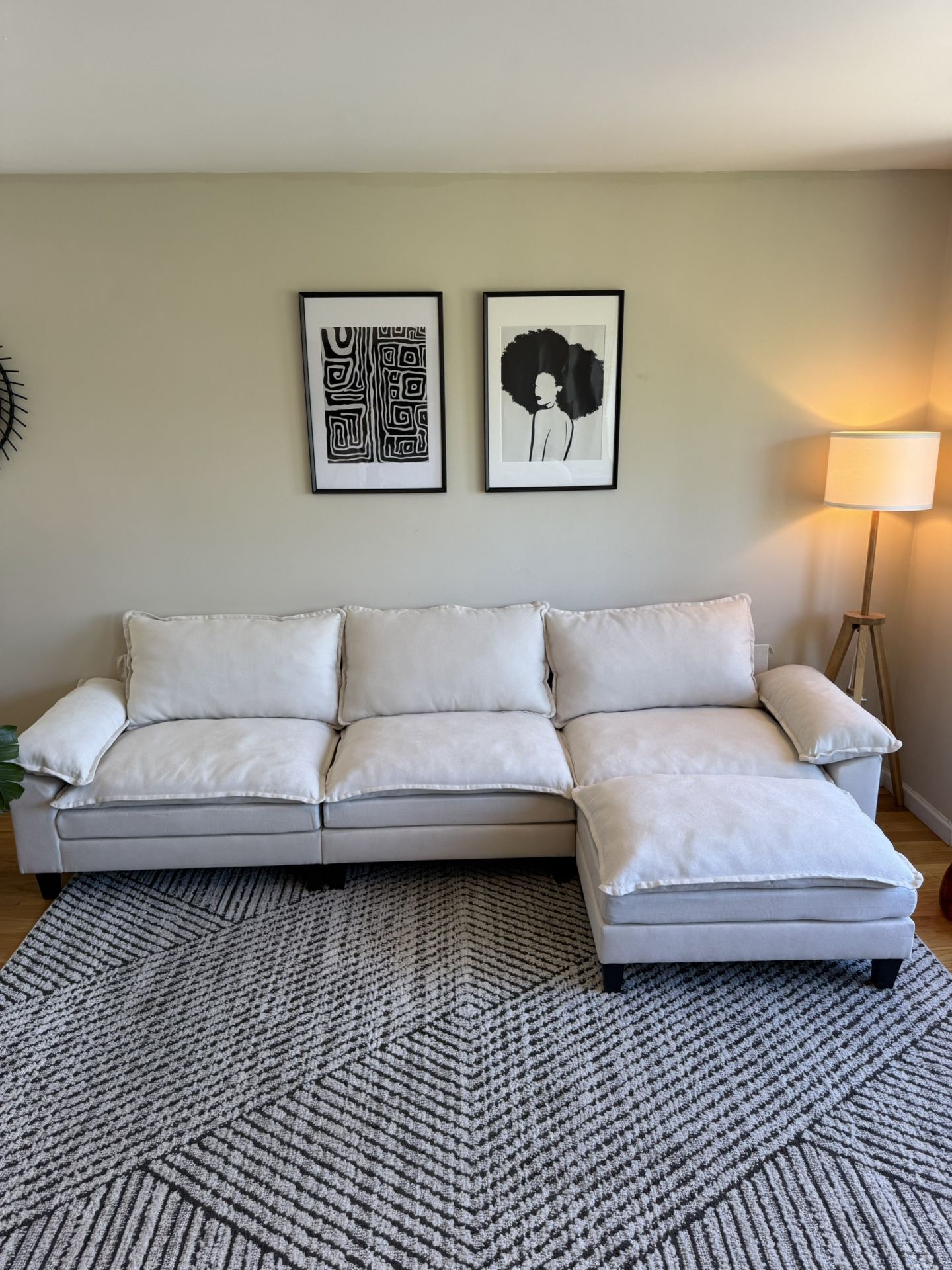  (Same Day Delivery 🚚 ) Beige Sectional Couch Sofá 