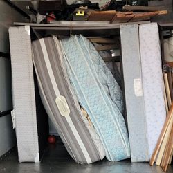 Free queen Mattress sets 10720 airline Houston tx