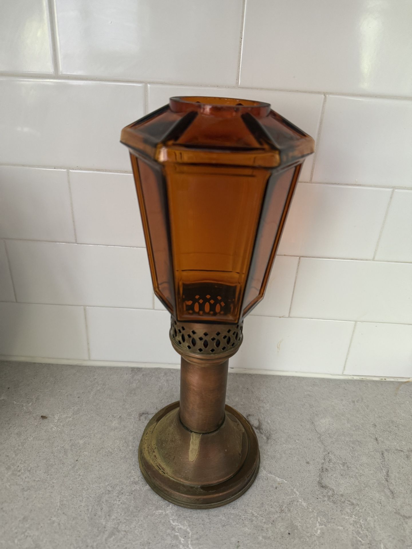 Vintage middlesex Mason candlelight co cast iron metal two piece Amber Glass Table Lamp tealight candle holder. Stamped and numbered on bottom Enh
