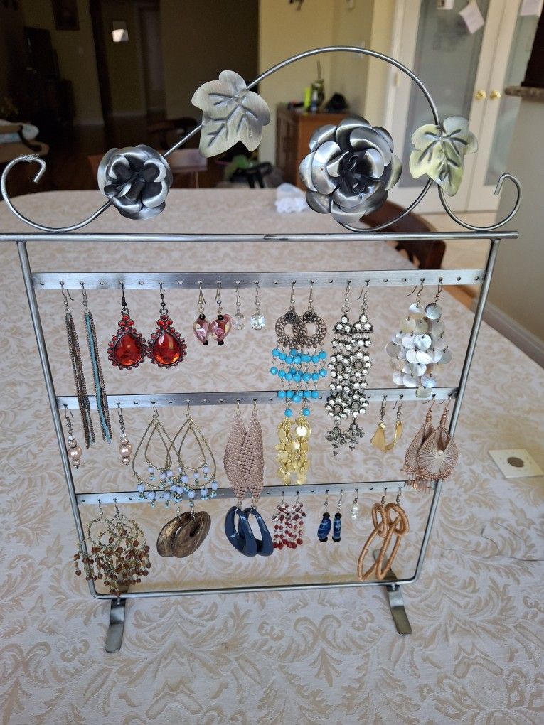 19 Pairs Of Earings