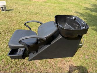 Salon chair