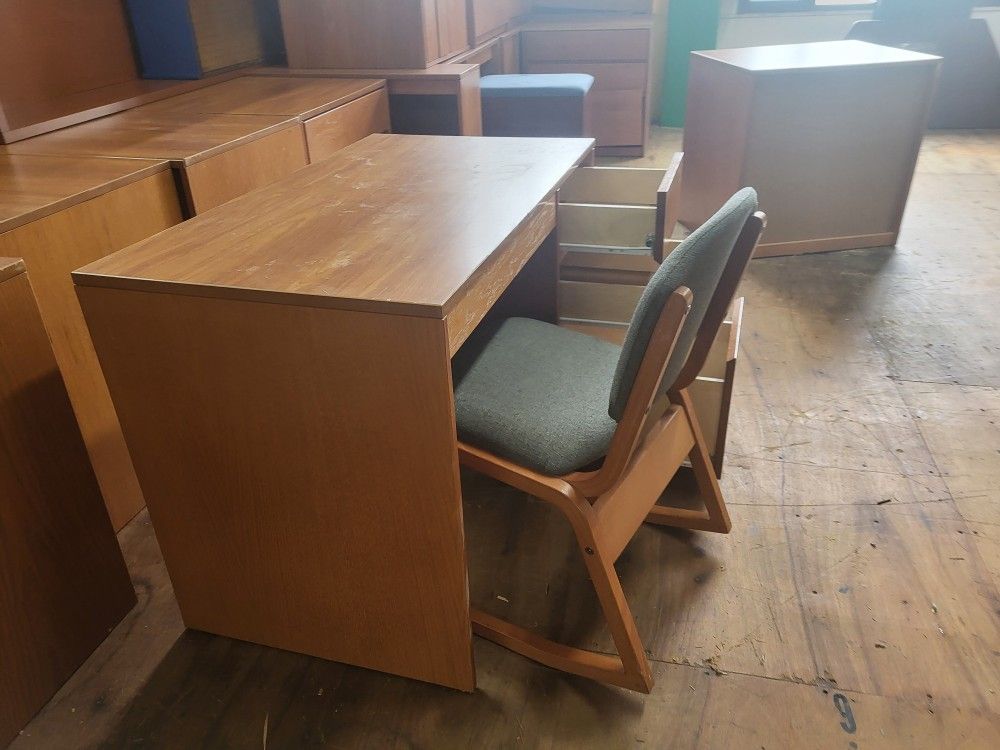 COMPLETE DESKT AND CHAIR SETTING (HOME 84)