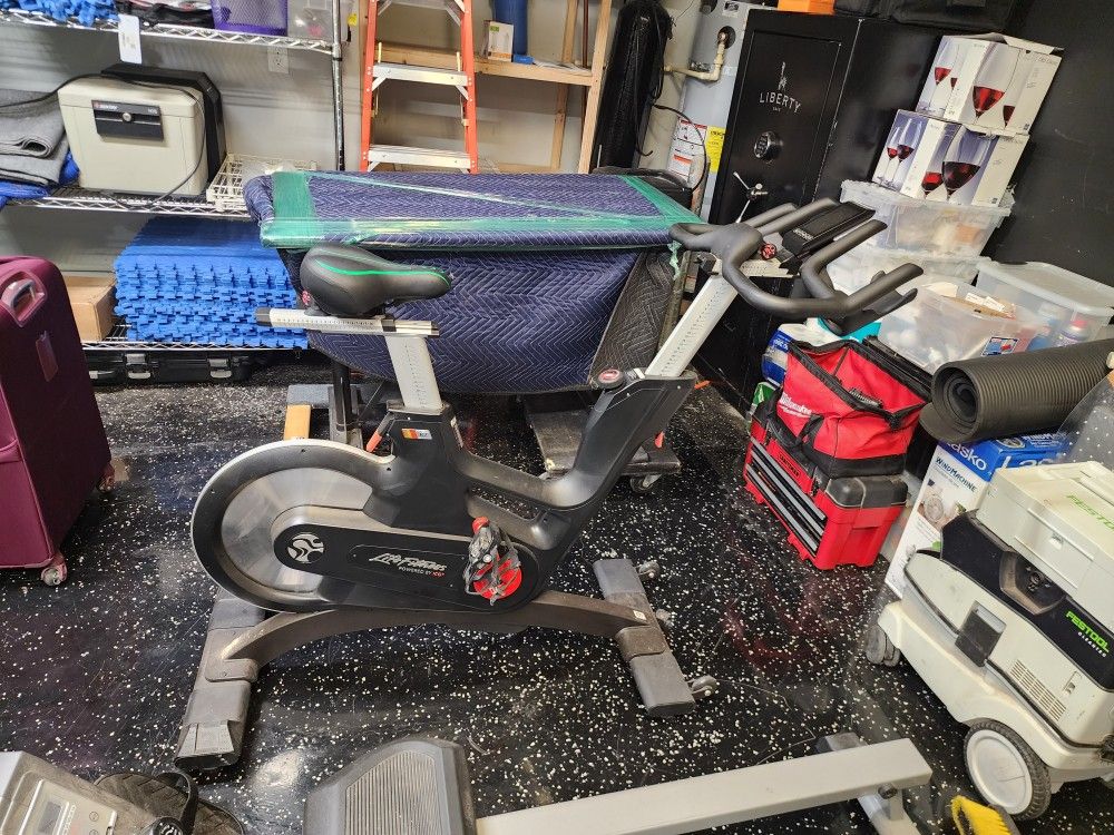 Life Fitness IC4 Exercise Bike