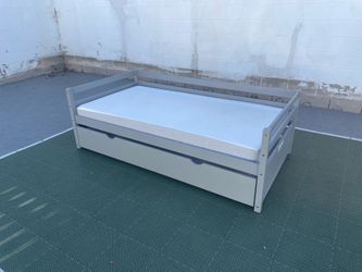 Day Bed with trundle