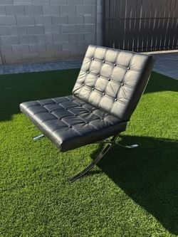 Modern Black Tufted Accent chair | Barcelona Style