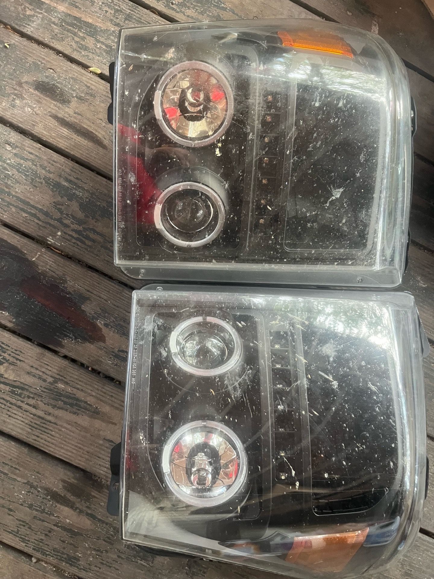 Headlight assembly for an F250