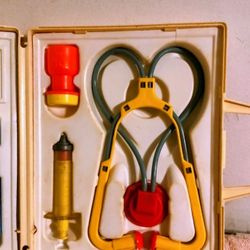 Vintage 1977 Fisher-Price Dr. ~Medical Kit with Case boys & girls