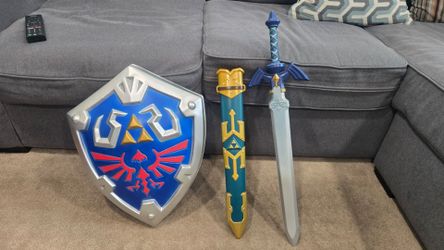 Legend of Zelda Master Sword and Hylian Shield Set