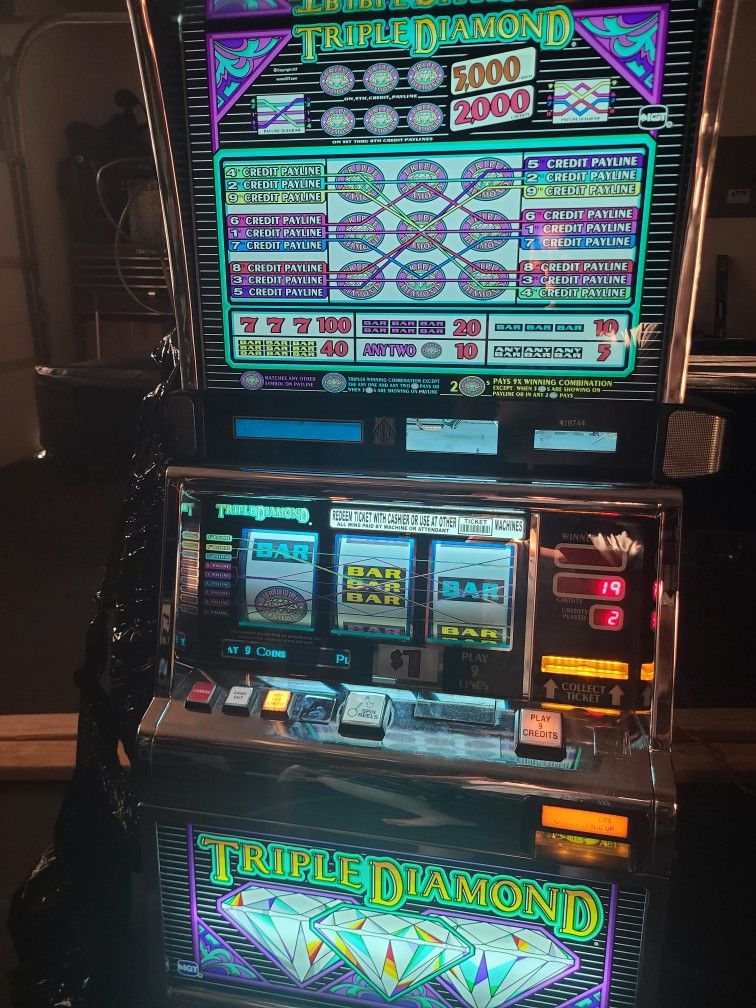 IGT Triple Diamond Slot Machine