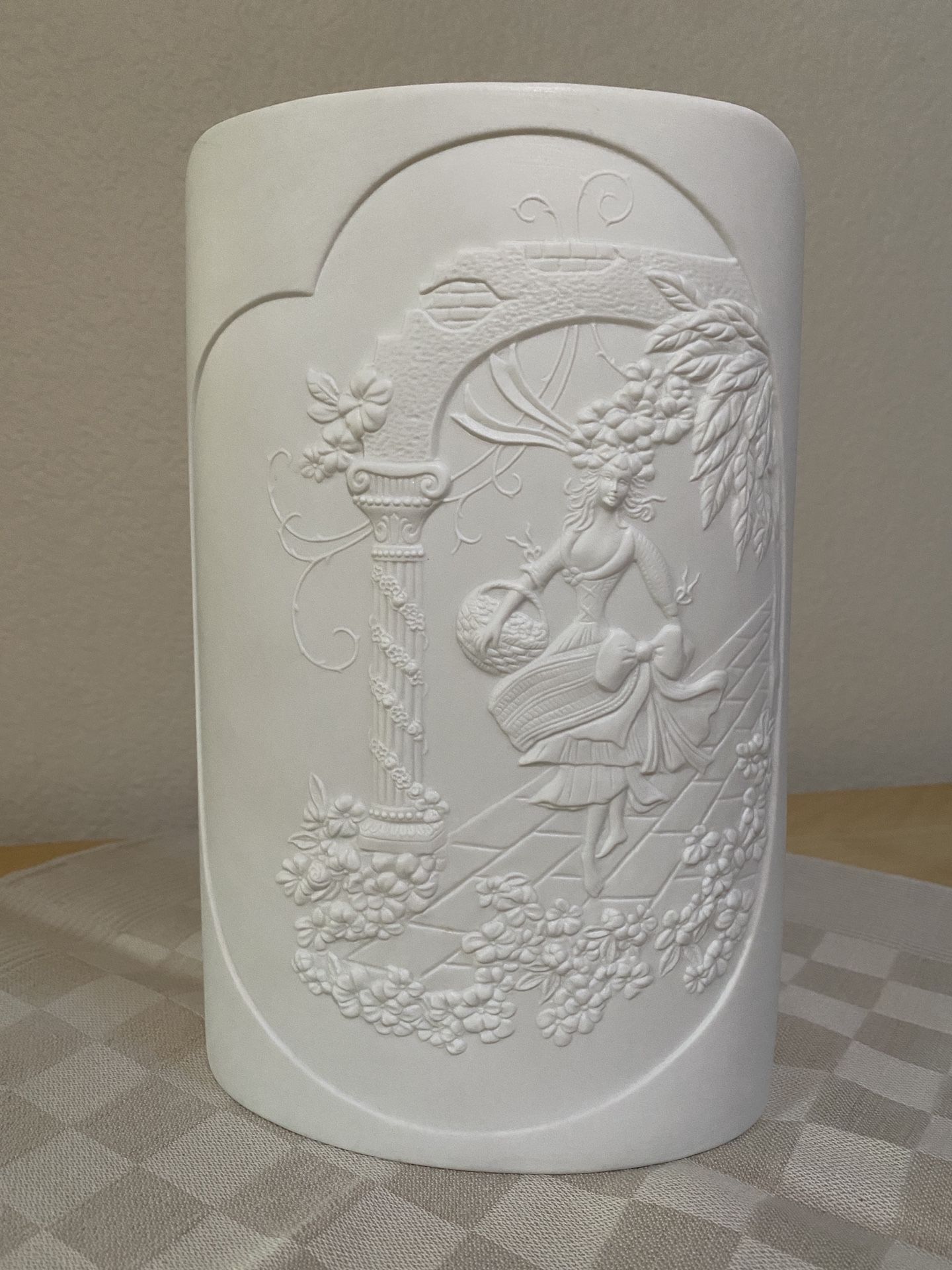 Vintage Kaiser Germany White Bisque Porcelain Vase 0315