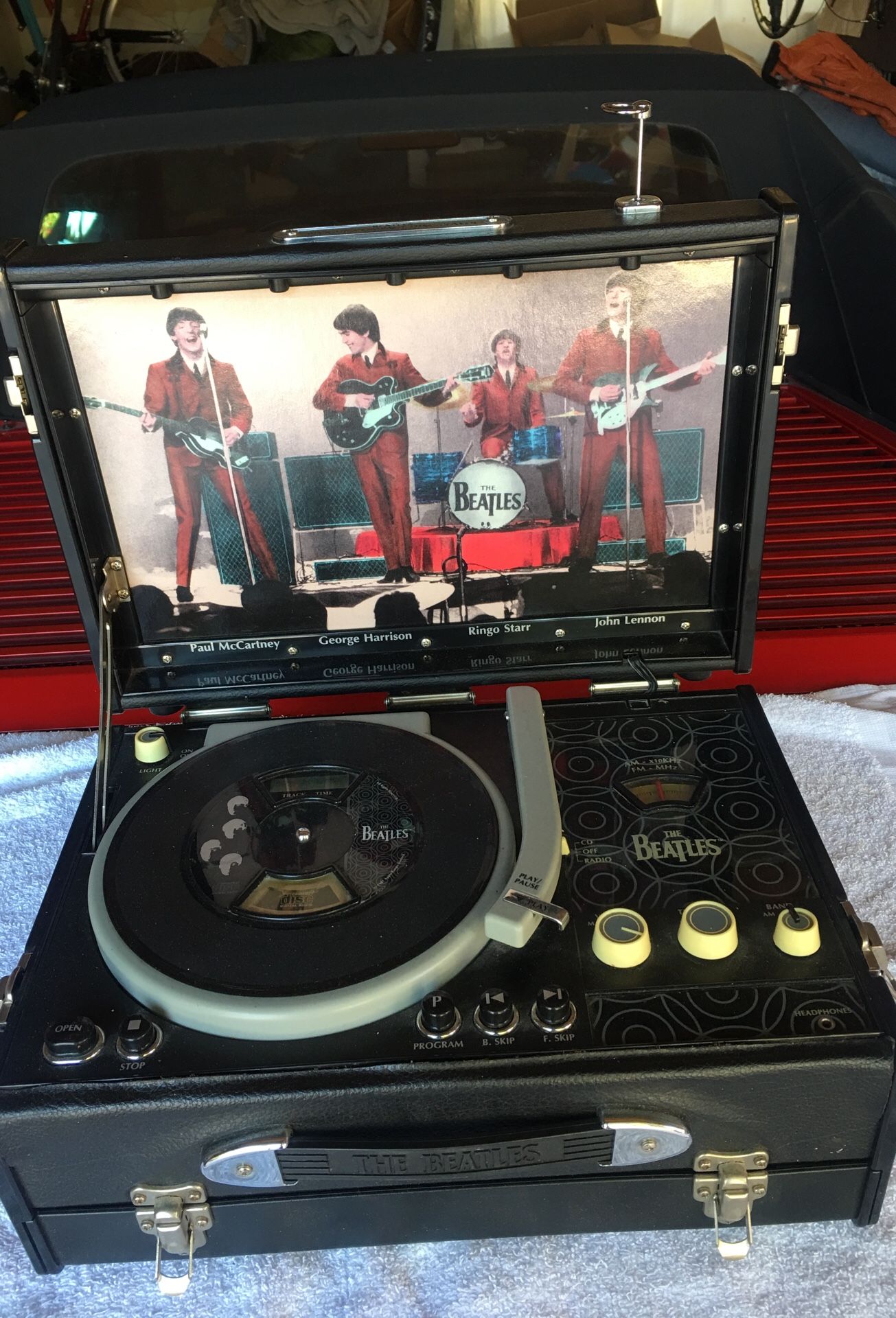 Beatles pickup CD player/radio