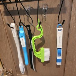 SUPVAN E10 Bluetooth label printer comes with 3 tapes, continuous waterproof labels, multi-functional applications, 35 fonts and 1k+ ICONS, ink-free l