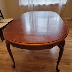 Oval Dining Room Table With  Leaves 