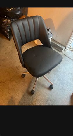 Adjustable vanity or desk chair