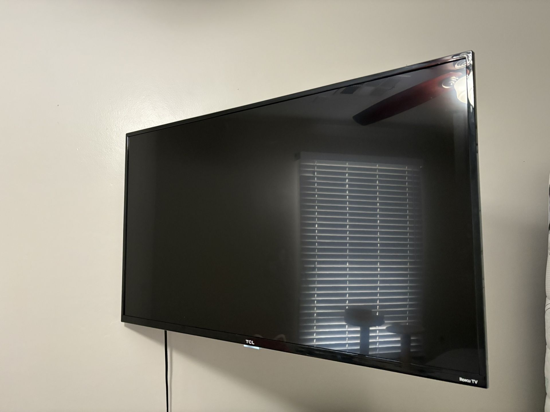 40 Inch TCL Roku Tv And Mount