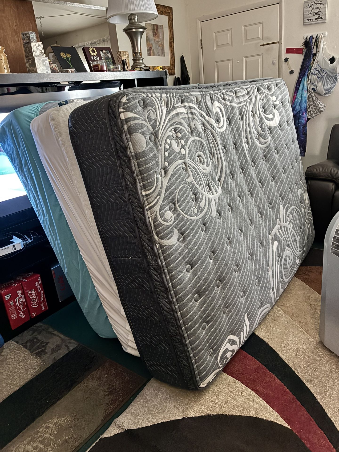 ๐ฉท๐ฉท $450- like new extra extra extra thick beautiful Full Size grey colored mattress(like new) Always had a cover on mattress! Comes with used box