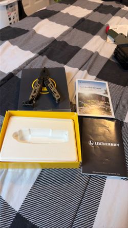 Leatherman signal coyote tan multitool.