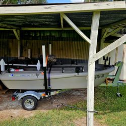 Twin Troller X10 Fishing Boat and accessories.