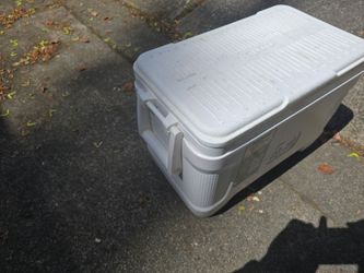 Igloo cooler with missing handle