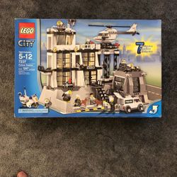Lego City Police Station Set